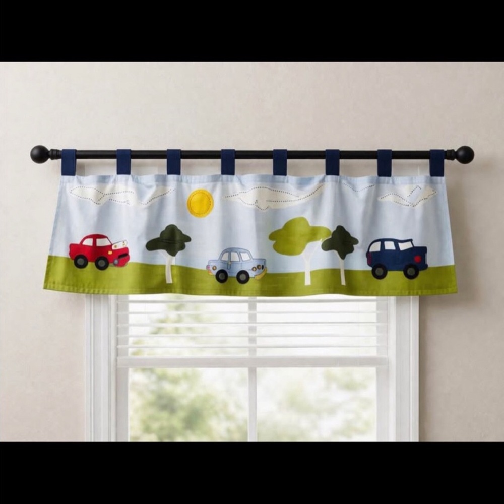 🏋️‍♂️ Kids Car & Tree Window Valance (2)